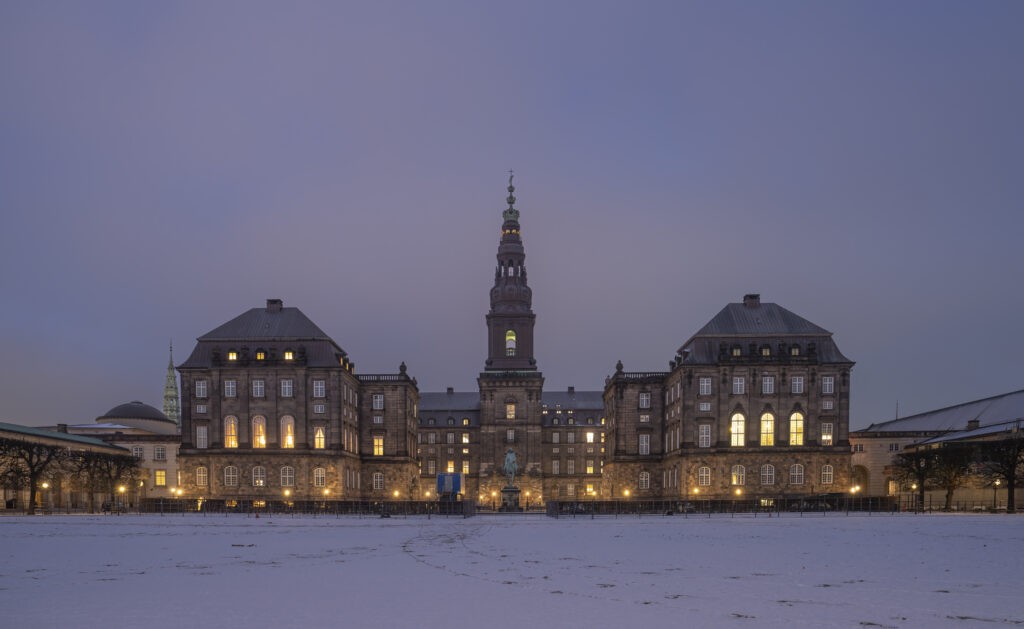 Christiansborg set fra Ridebanen